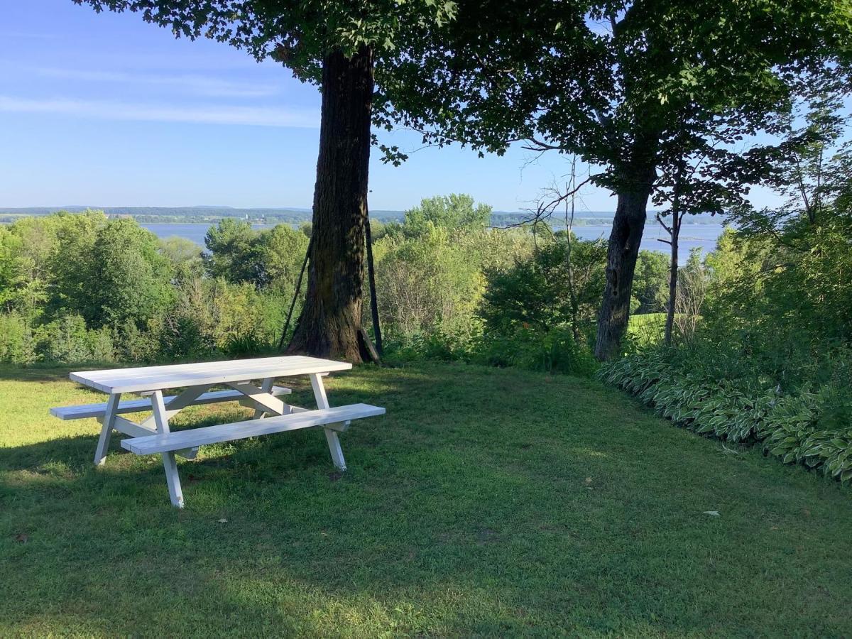 Bed and Breakfast Les Saisons Du Fleuve Lotbiniere Exterior foto