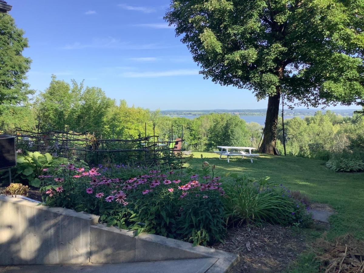 Bed and Breakfast Les Saisons Du Fleuve Lotbiniere Exterior foto